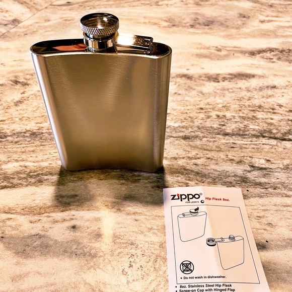 Zippo 8oz Silver Hip Flask NWT / NIB - Picture 4 of 9
